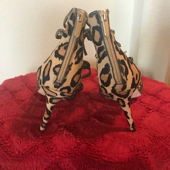 Like NEW Sam Edelman Calf Hair leopard Sandals - Picture 5 of 7
